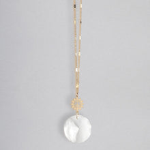 Load image into Gallery viewer, Suncatcher Peace Flower