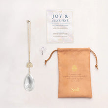 Load image into Gallery viewer, Suncatcher Rainbow
