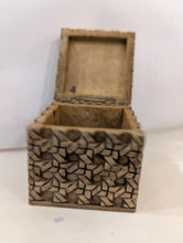 Load image into Gallery viewer, Cube Basket Weave Box
