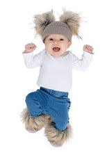 Load image into Gallery viewer, Baby Pom Beanie Boot Set
